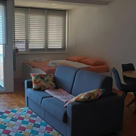 Apartma Comfort דירה *